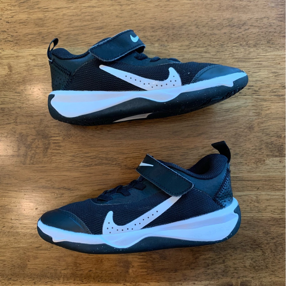 Nike Kids Omni Multi-Court Shoes (Size 12.5C)